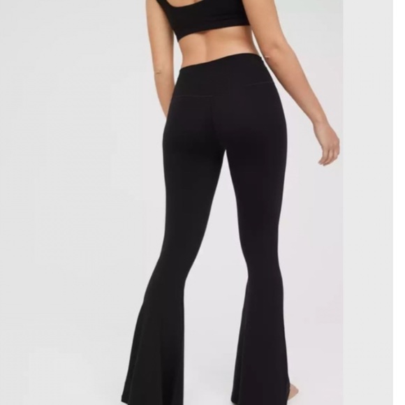 Aerie OFFLINE Real Me High Rise Crossover Flare Leggings Black Size M - Picture 3 of 11